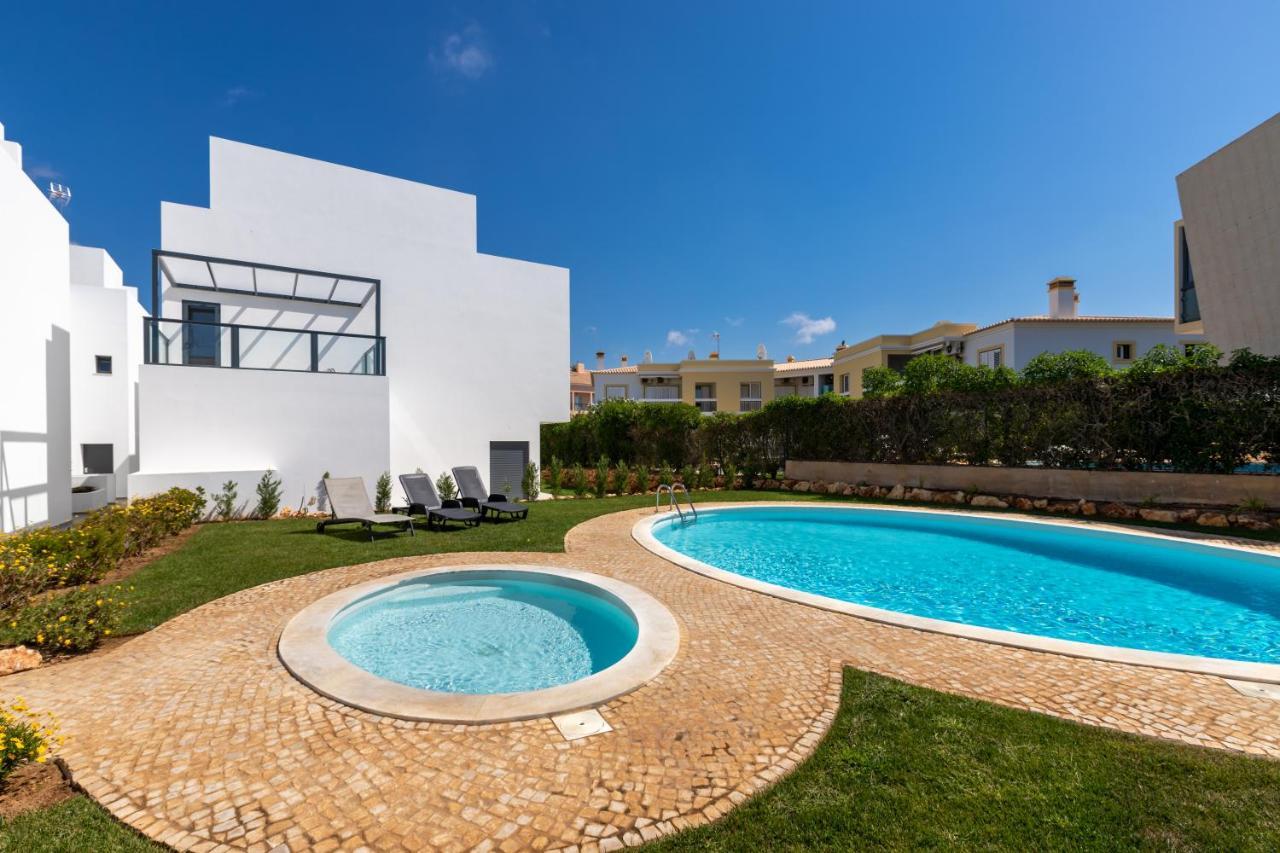Luxury Townhouse With Pool In Villa